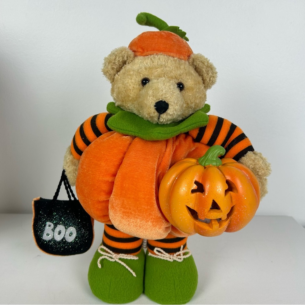 Avon - VTG - Plush Halloween Pumpkin Bear with light up Jack O Lantern